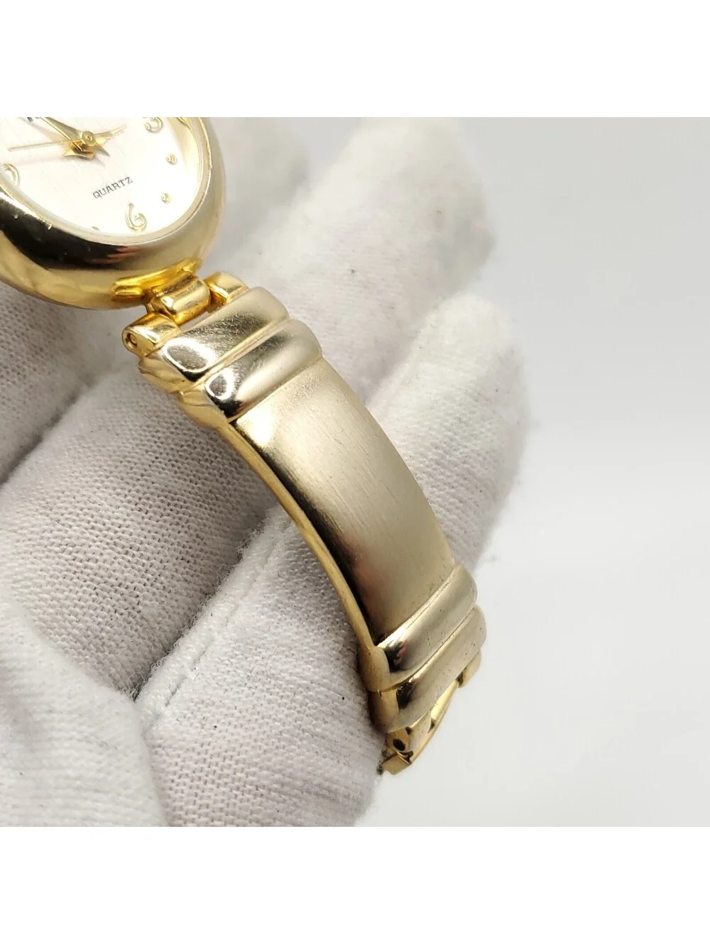 Milan Quartz Womens Watch 22mm Gold Tone Stretch Band New Battery